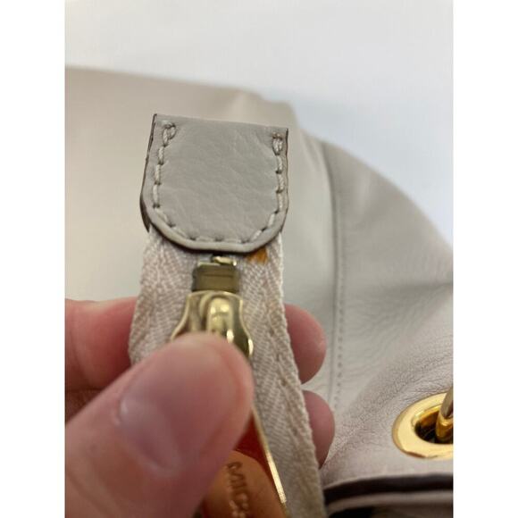 MICHAEL KORS, MEDIUM IVORY PEBBLED LEATHER SHOULDER BAG - Picture 14 of 16